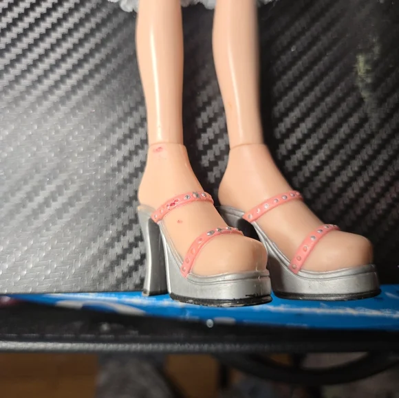 Bratz Spring Fling Jade - Picture 2 of 3